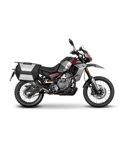 Fijaciones para montar maletas laterales a la moto.