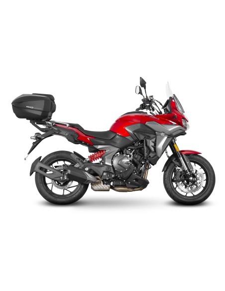Fijaciones para montar una maleta superior a la moto.