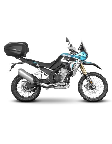 Fijaciones para montar una maleta superior a la moto.