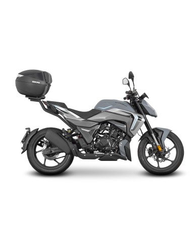 Fijaciones para montar una maleta superior a la moto.